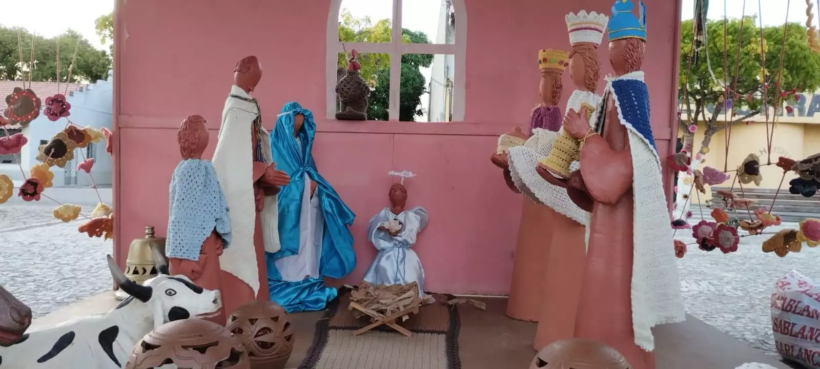 Artesãs criam decoração natalina com crochê pra enfeitar casas e praça no Interior de São Gonçalo do Amarante